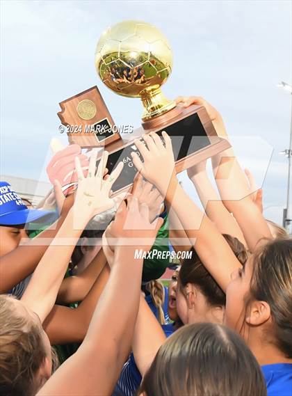Thumbnail 3 in Xavier College Prep vs. Hamilton (AIA 6A Final - Awards) photogallery.