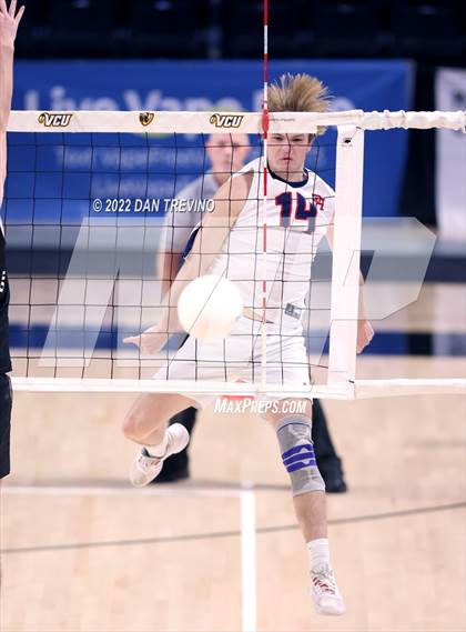 Thumbnail 2 in Patrick Henry vs Maggie Walker (VHSL Class 4 State Final) photogallery.
