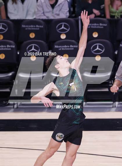 Thumbnail 3 in Patrick Henry vs Maggie Walker (VHSL Class 4 State Final) photogallery.