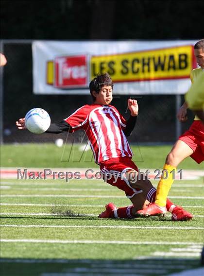 Thumbnail 3 in Gustine vs. Encina Prep (CIF SJS D6 Final) photogallery.