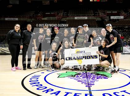Thumbnail 1 in Reedley vs. Arvin (CIF CS Division 5 Championship) photogallery.