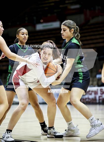 Thumbnail 3 in Reedley vs. Arvin (CIF CS Division 5 Championship) photogallery.