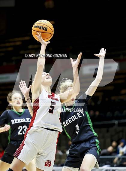 Thumbnail 1 in Reedley vs. Arvin (CIF CS Division 5 Championship) photogallery.