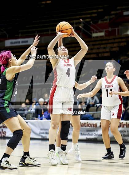 Thumbnail 3 in Reedley vs. Arvin (CIF CS Division 5 Championship) photogallery.