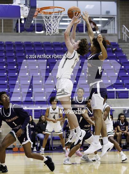 Thumbnail 2 in Reagan vs. Veterans Memorial (NEISD/NISD Tournament Round 2) photogallery.