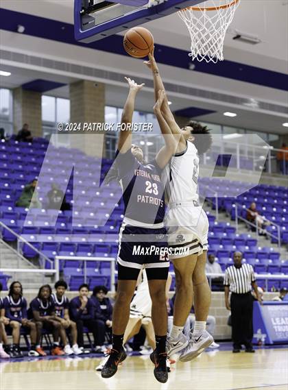 Thumbnail 2 in Reagan vs. Veterans Memorial (NEISD/NISD Tournament Round 2) photogallery.