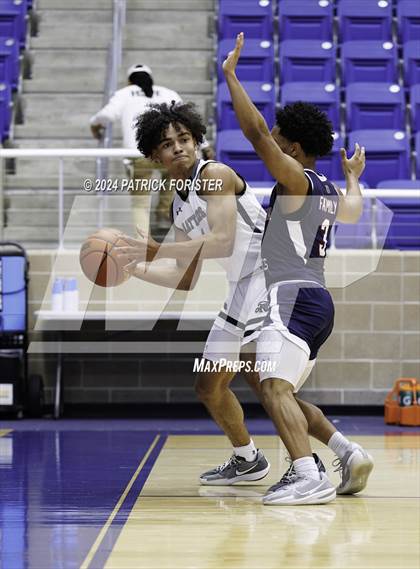 Thumbnail 1 in Reagan vs. Veterans Memorial (NEISD/NISD Tournament Round 2) photogallery.