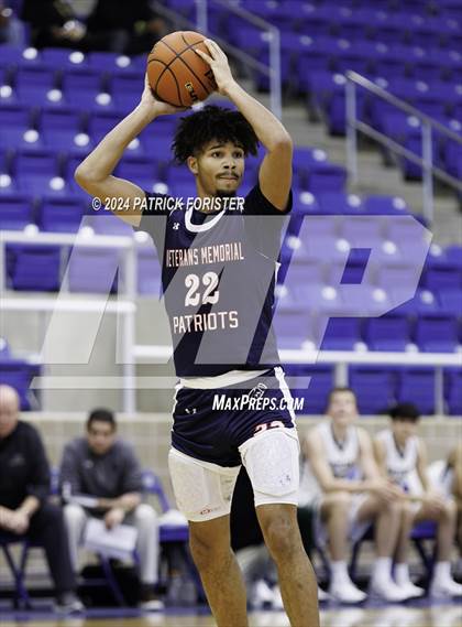 Thumbnail 2 in Reagan vs. Veterans Memorial (NEISD/NISD Tournament Round 2) photogallery.
