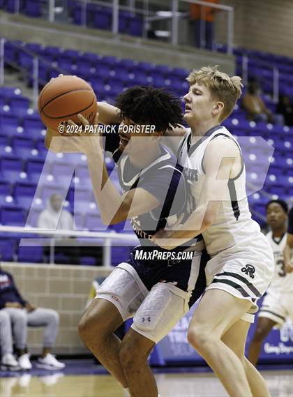 Thumbnail 1 in Reagan vs. Veterans Memorial (NEISD/NISD Tournament Round 2) photogallery.