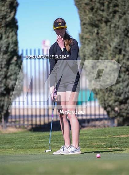Thumbnail 2 in St. Stanislaus Girls Golf Meet photogallery.