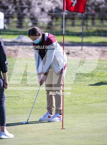 Thumbnail 3 in St. Stanislaus Girls Golf Meet photogallery.