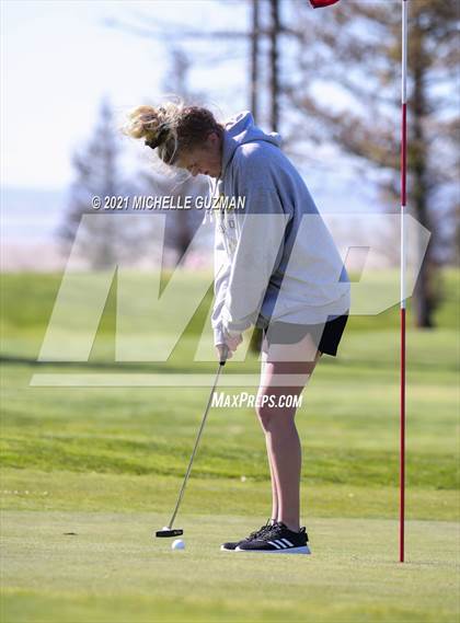Thumbnail 3 in St. Stanislaus Girls Golf Meet photogallery.
