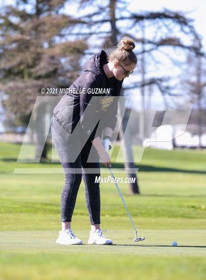 Thumbnail 2 in St. Stanislaus Girls Golf Meet photogallery.