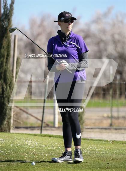 Thumbnail 2 in St. Stanislaus Girls Golf Meet photogallery.