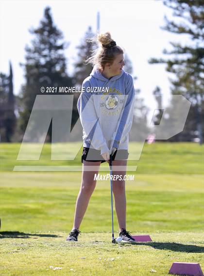 Thumbnail 2 in St. Stanislaus Girls Golf Meet photogallery.