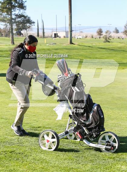 Thumbnail 1 in St. Stanislaus Girls Golf Meet photogallery.