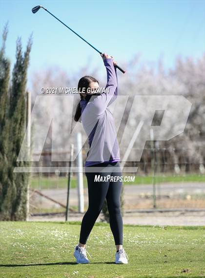 Thumbnail 3 in St. Stanislaus Girls Golf Meet photogallery.
