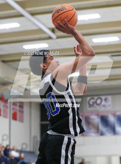 Thumbnail 3 in Poly vs Oak Park (Crown City Round Ball Classic) photogallery.