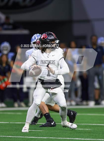 Thumbnail 1 in Emerson vs. Colleyville Heritage (UIL 5A Football Quarterfinals) photogallery.