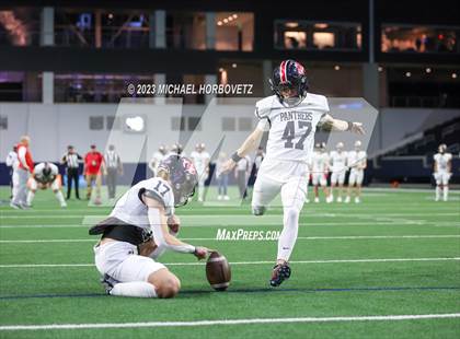 Thumbnail 3 in Emerson vs. Colleyville Heritage (UIL 5A Football Quarterfinals) photogallery.