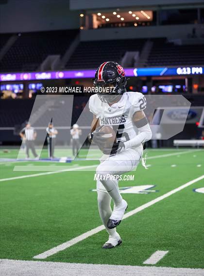Thumbnail 1 in Emerson vs. Colleyville Heritage (UIL 5A Football Quarterfinals) photogallery.
