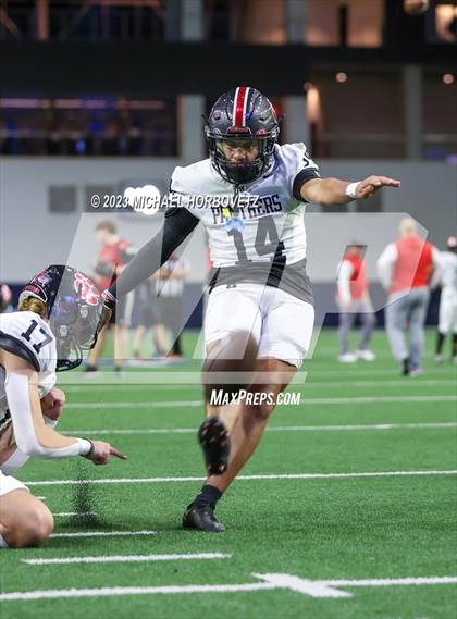 Thumbnail 2 in Emerson vs. Colleyville Heritage (UIL 5A Football Quarterfinals) photogallery.