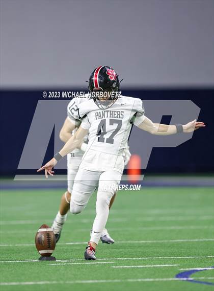 Thumbnail 3 in Emerson vs. Colleyville Heritage (UIL 5A Football Quarterfinals) photogallery.