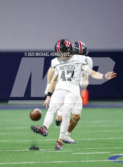 Thumbnail 1 in Emerson vs. Colleyville Heritage (UIL 5A Football Quarterfinals) photogallery.