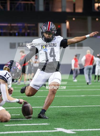 Thumbnail 1 in Emerson vs. Colleyville Heritage (UIL 5A Football Quarterfinals) photogallery.