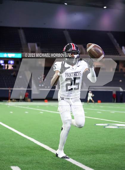Thumbnail 2 in Emerson vs. Colleyville Heritage (UIL 5A Football Quarterfinals) photogallery.