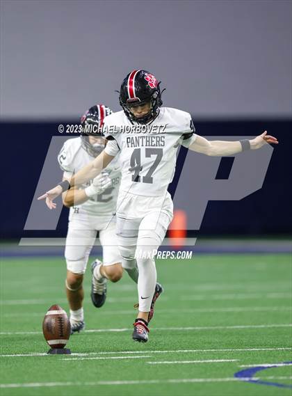 Thumbnail 2 in Emerson vs. Colleyville Heritage (UIL 5A Football Quarterfinals) photogallery.