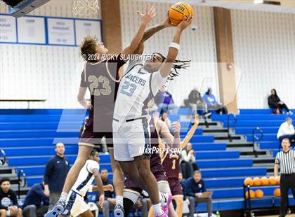 Thumbnail 1 in Dunlap vs Belleville East (Illinois Classic) photogallery.