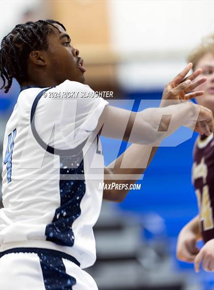 Thumbnail 3 in Dunlap vs Belleville East (Illinois Classic) photogallery.