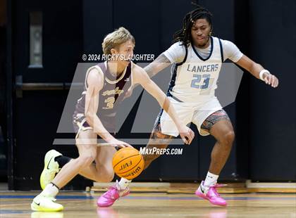 Thumbnail 3 in Dunlap vs Belleville East (Illinois Classic) photogallery.