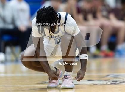 Thumbnail 2 in Dunlap vs Belleville East (Illinois Classic) photogallery.