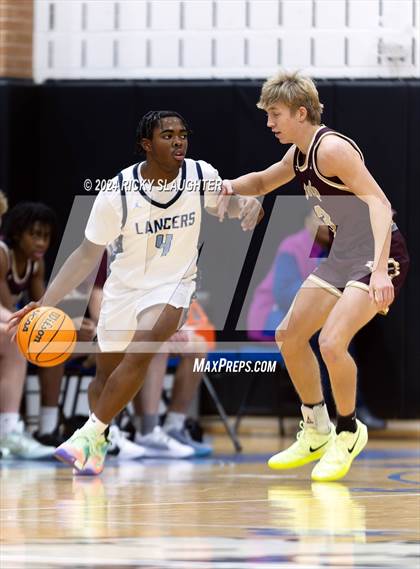 Thumbnail 1 in Dunlap vs Belleville East (Illinois Classic) photogallery.