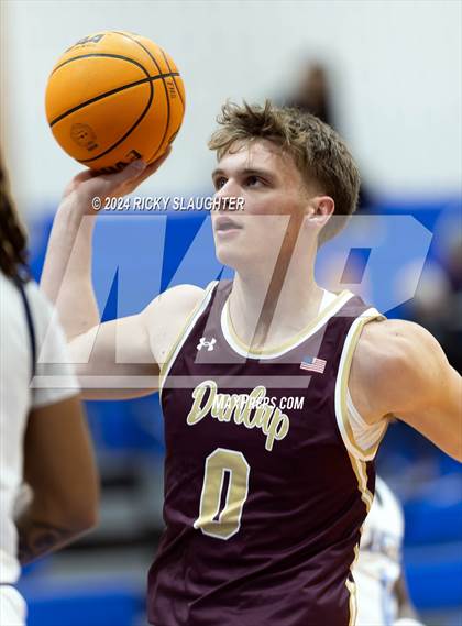 Thumbnail 3 in Dunlap vs Belleville East (Illinois Classic) photogallery.