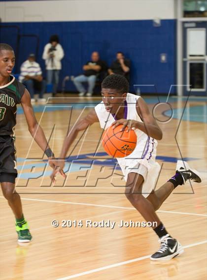 Thumbnail 2 in DeSoto vs. Richardson (McDonald's Texas Invitational) photogallery.