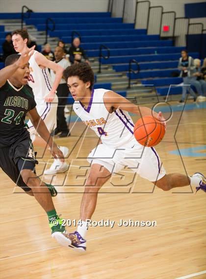Thumbnail 2 in DeSoto vs. Richardson (McDonald's Texas Invitational) photogallery.