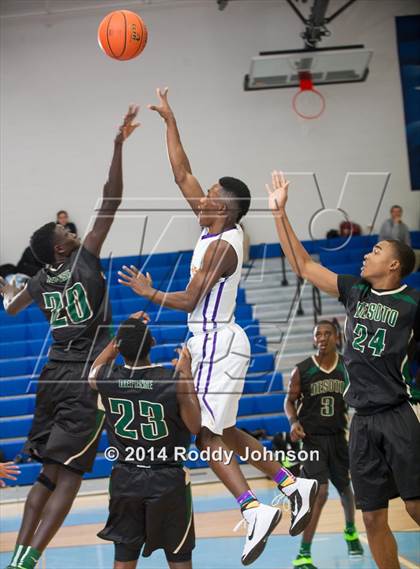 Thumbnail 2 in DeSoto vs. Richardson (McDonald's Texas Invitational) photogallery.