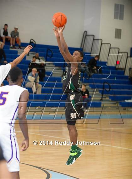 Thumbnail 2 in DeSoto vs. Richardson (McDonald's Texas Invitational) photogallery.