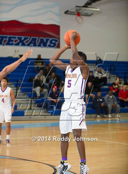 Thumbnail 2 in DeSoto vs. Richardson (McDonald's Texas Invitational) photogallery.