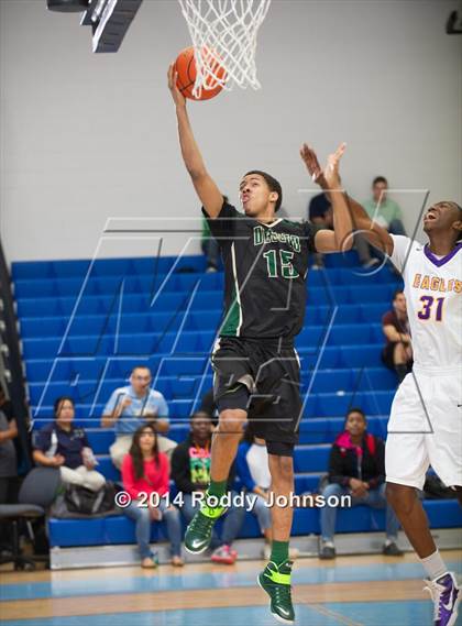 Thumbnail 2 in DeSoto vs. Richardson (McDonald's Texas Invitational) photogallery.