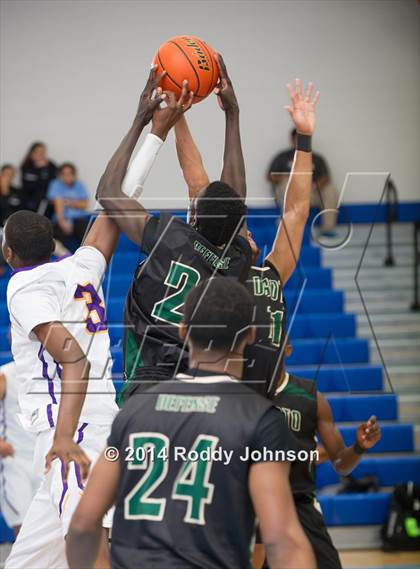 Thumbnail 2 in DeSoto vs. Richardson (McDonald's Texas Invitational) photogallery.