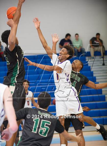 Thumbnail 3 in DeSoto vs. Richardson (McDonald's Texas Invitational) photogallery.
