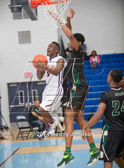 Thumbnail 2 in DeSoto vs. Richardson (McDonald's Texas Invitational) photogallery.