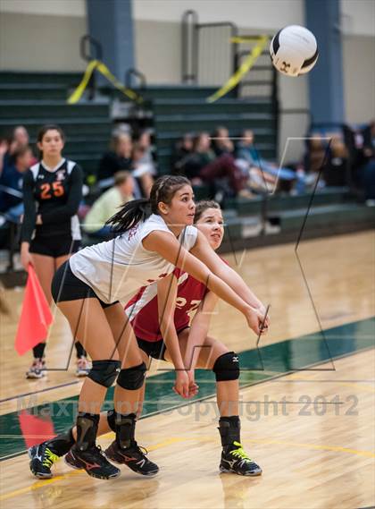 Thumbnail 3 in Barnstable vs Lincoln-Sudbury (2012 Showcase of Champions Holyoke Gold Final) photogallery.