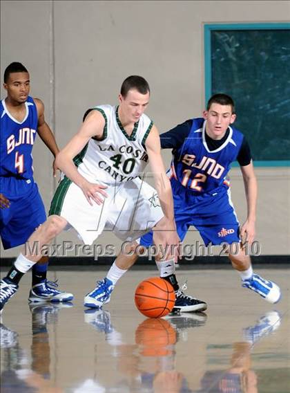 Thumbnail 1 in La Costa Canyon vs. St. Joseph Notre Dame (MaxPreps Holiday Classic) photogallery.