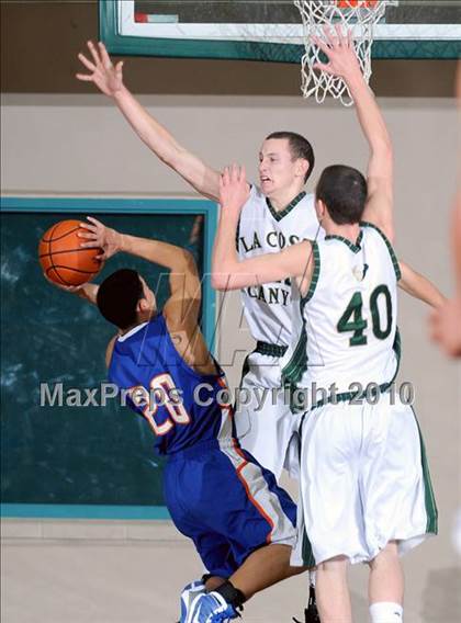 Thumbnail 1 in La Costa Canyon vs. St. Joseph Notre Dame (MaxPreps Holiday Classic) photogallery.