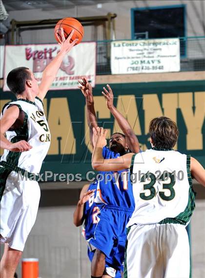 Thumbnail 2 in La Costa Canyon vs. St. Joseph Notre Dame (MaxPreps Holiday Classic) photogallery.